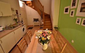 Romantic Downtown Attic Apartment